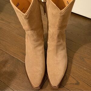 Tecovas Dakota in Desert Suede